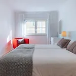 Apartment Stylish With Parking By Lovelystay *