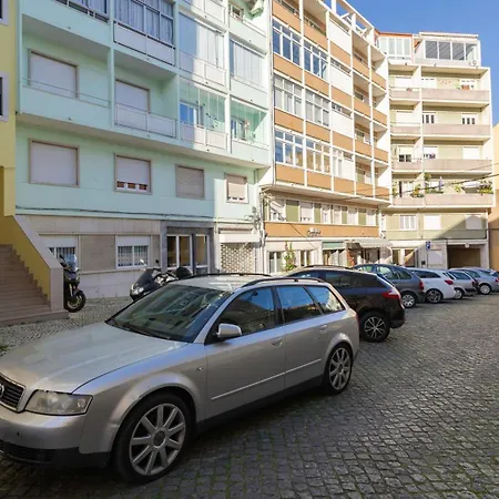 Apartment Stylish With Parking By Lovelystay *