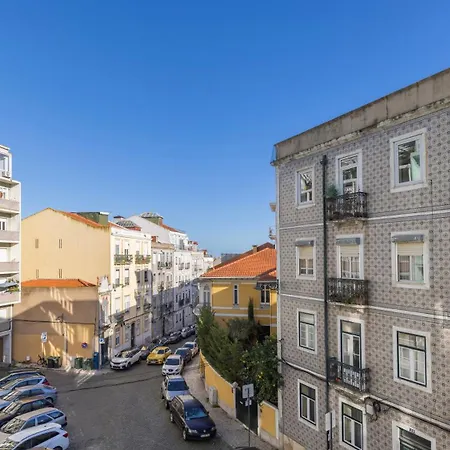 Daire Stylish With Parking By Lovelystay