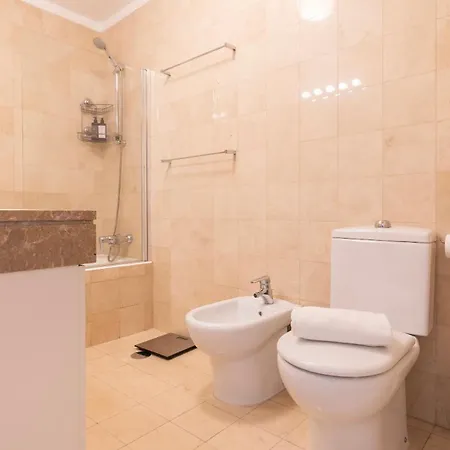 Stylish With Parking By Lovelystay Apartament *