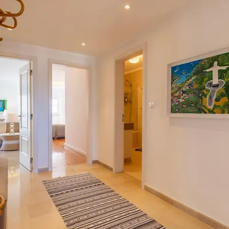 Stylish With Parking By Lovelystay Daire