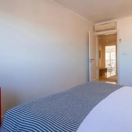 Stylish With Parking By Lovelystay Apartament *