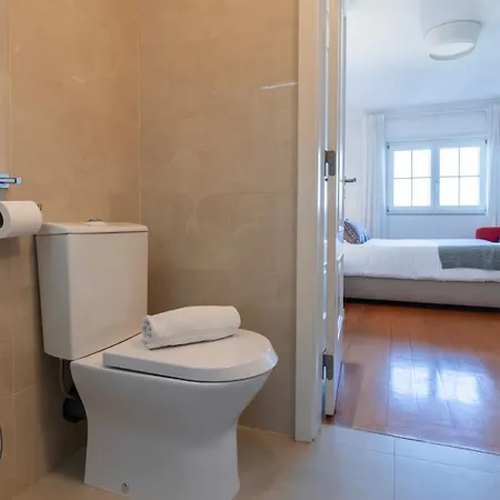 Apartment Stylish With Parking By Lovelystay *