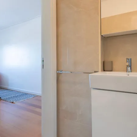 Stylish With Parking By Lovelystay *