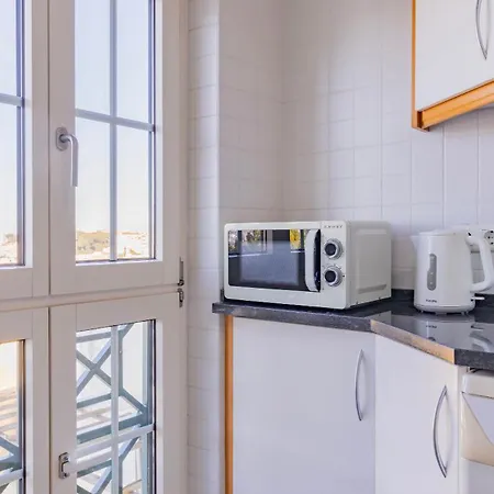 Stylish With Parking By Lovelystay *