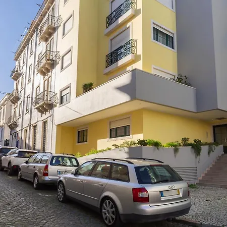 Stylish With Parking By Lovelystay *