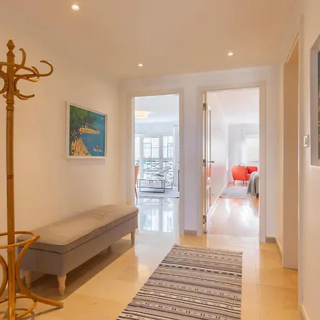 Stylish With Parking By Lovelystay *