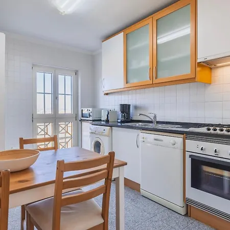 Apartment Stylish With Parking By Lovelystay